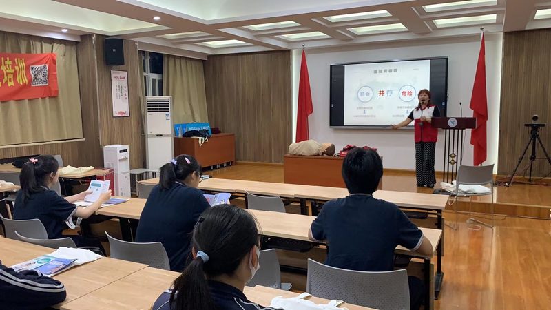 北京企业培训公司的收费标准通常由以下几部分构成：
