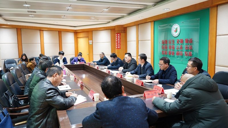线上与线下心理咨询师培训课程，如何选择更适合自己的路径？**